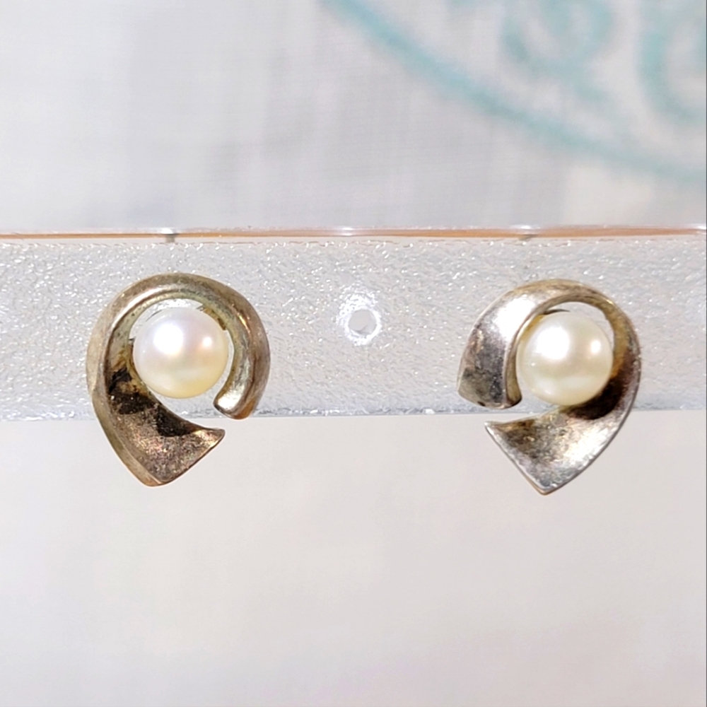 Vintage Sterling Silver Swirl Earrings with Fresh Water Pearls Pierced Studs